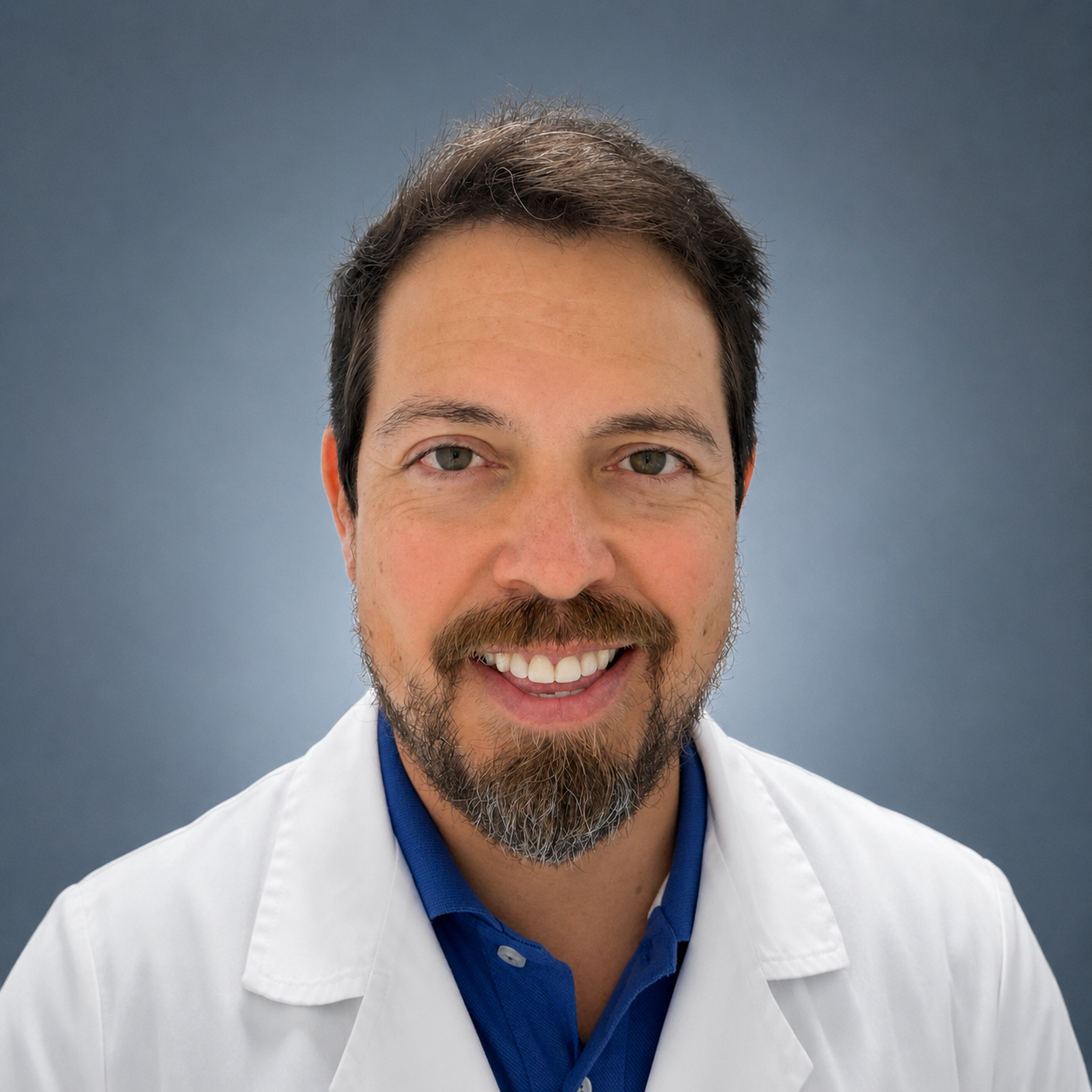 Dr. José Luis Rosales Alexander, especialista en Reumatología